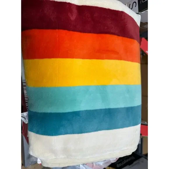 Pendleton Reversible Plush Throw - Picture 1 of 4